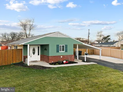 $429,999 | 5 Glenwood Lane, Levittown, PA 19055