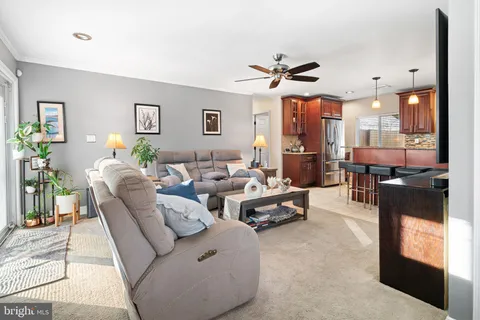 $429,999 | 5 Glenwood Lane, Levittown, PA 19055