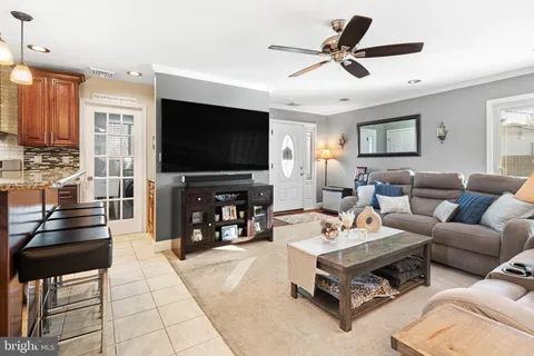 $429,999 | 5 Glenwood Lane, Levittown, PA 19055