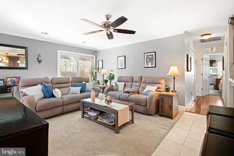 $429,999 | 5 Glenwood Lane, Levittown, PA 19055