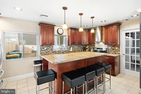 $429,999 | 5 Glenwood Lane, Levittown, PA 19055