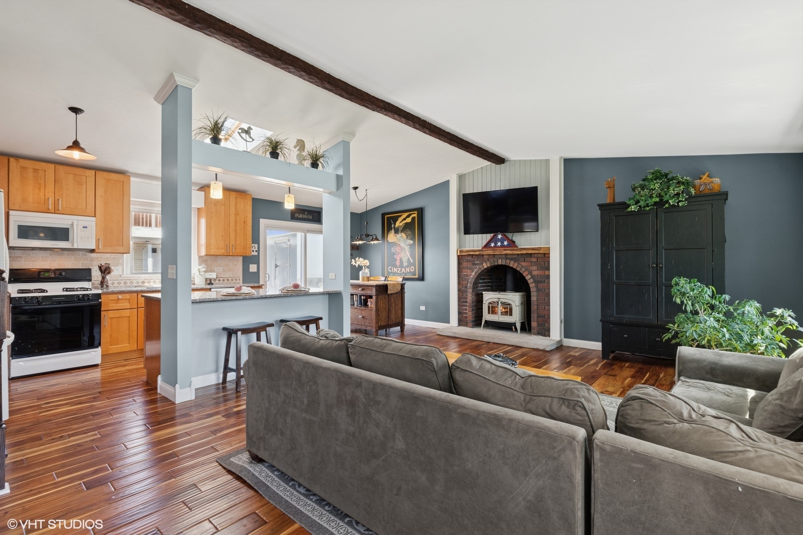 2018 Fairfield Road Lindenhurst, IL 60046 - Photo 2 of 22 Gallery Image 2