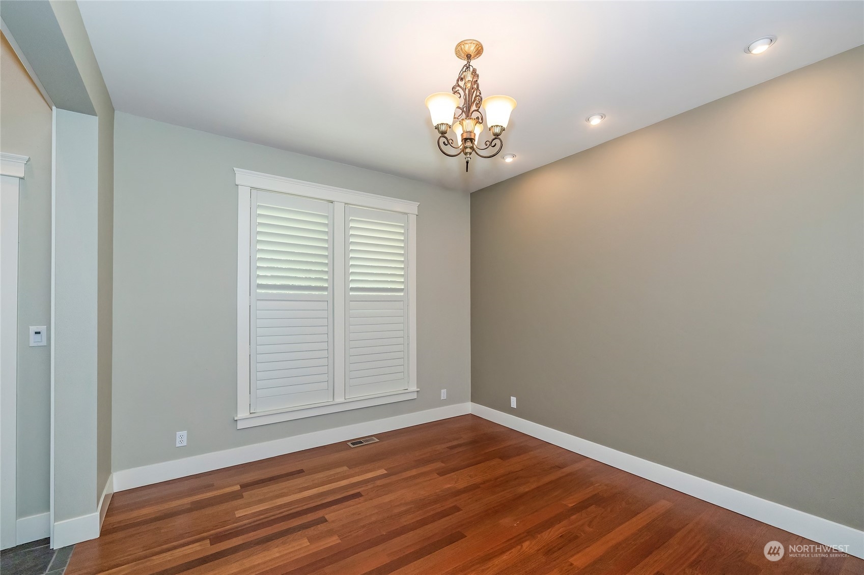 4532 Dyes Inlet Road Northwest Bremerton, WA 98312 - Photo 8 of 33 Gallery Image 8