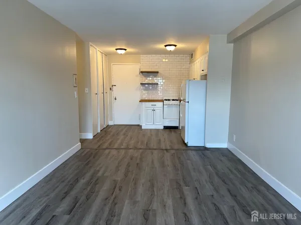 $2,000 | 123 South Adelaide Avenue, Unit 2L, Highland Park, NJ 08904