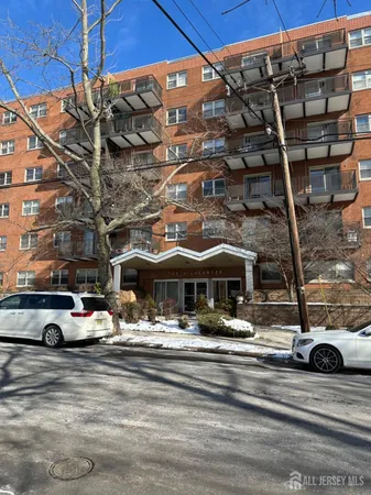 $2,000 | 123 South Adelaide Avenue, Unit 2L, Highland Park, NJ 08904