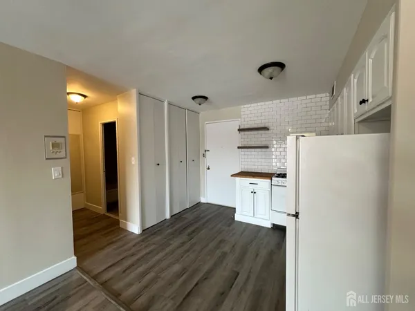 $2,000 | 123 South Adelaide Avenue, Unit 2L, Highland Park, NJ 08904