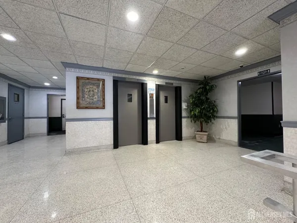 $2,000 | 123 South Adelaide Avenue, Unit 2L, Highland Park, NJ 08904