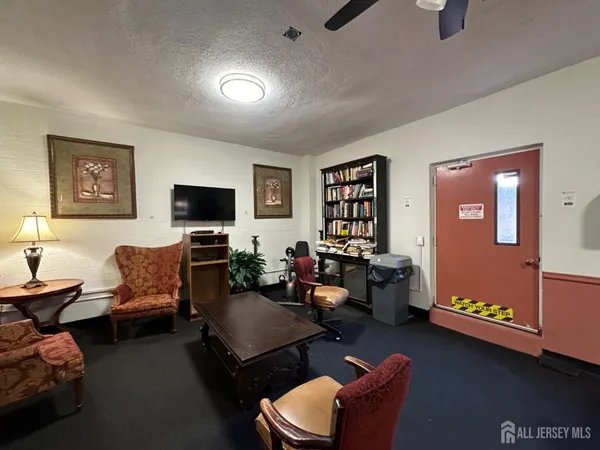 $2,000 | 123 South Adelaide Avenue, Unit 2L, Highland Park, NJ 08904