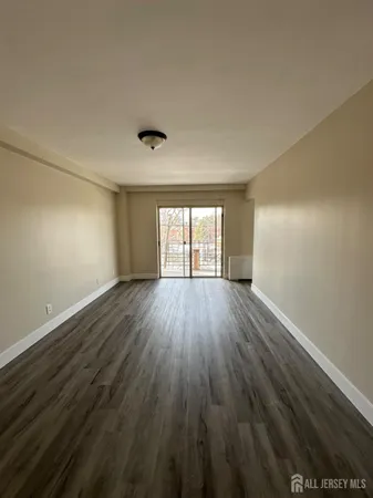 $2,000 | 123 South Adelaide Avenue, Unit 2L, Highland Park, NJ 08904