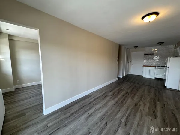 $2,000 | 123 South Adelaide Avenue, Unit 2L, Highland Park, NJ 08904