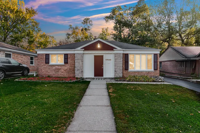 $174,000 | 17649 Dundee Avenue, Homewood, IL 60430
