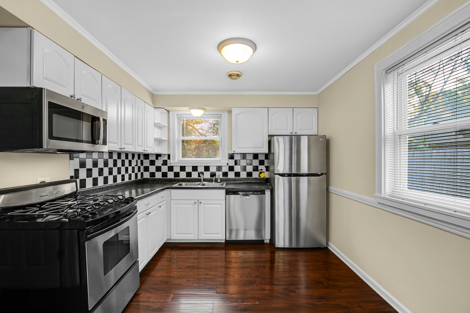 17649 Dundee Avenue Homewood, IL 60430 - Photo 6 of 20