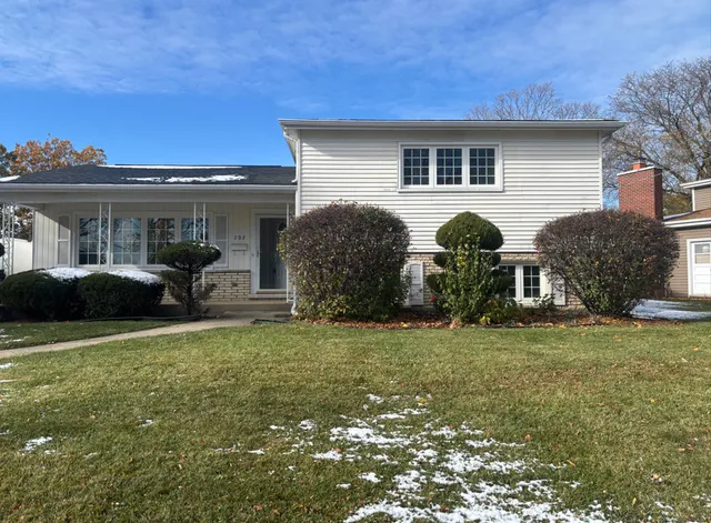 $444,900 | 202 Country Club Drive, Addison, IL 60101