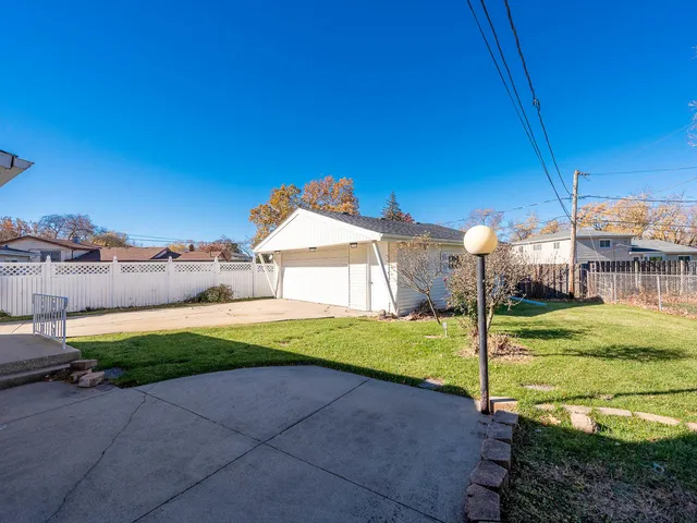 a view of a house with backyard and porch