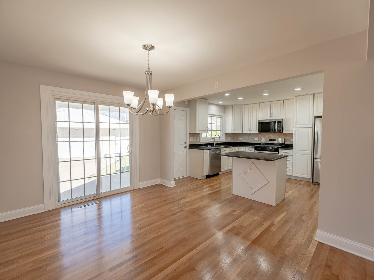 202 Country Club Drive Addison, IL 60101 - Photo 3 of 15