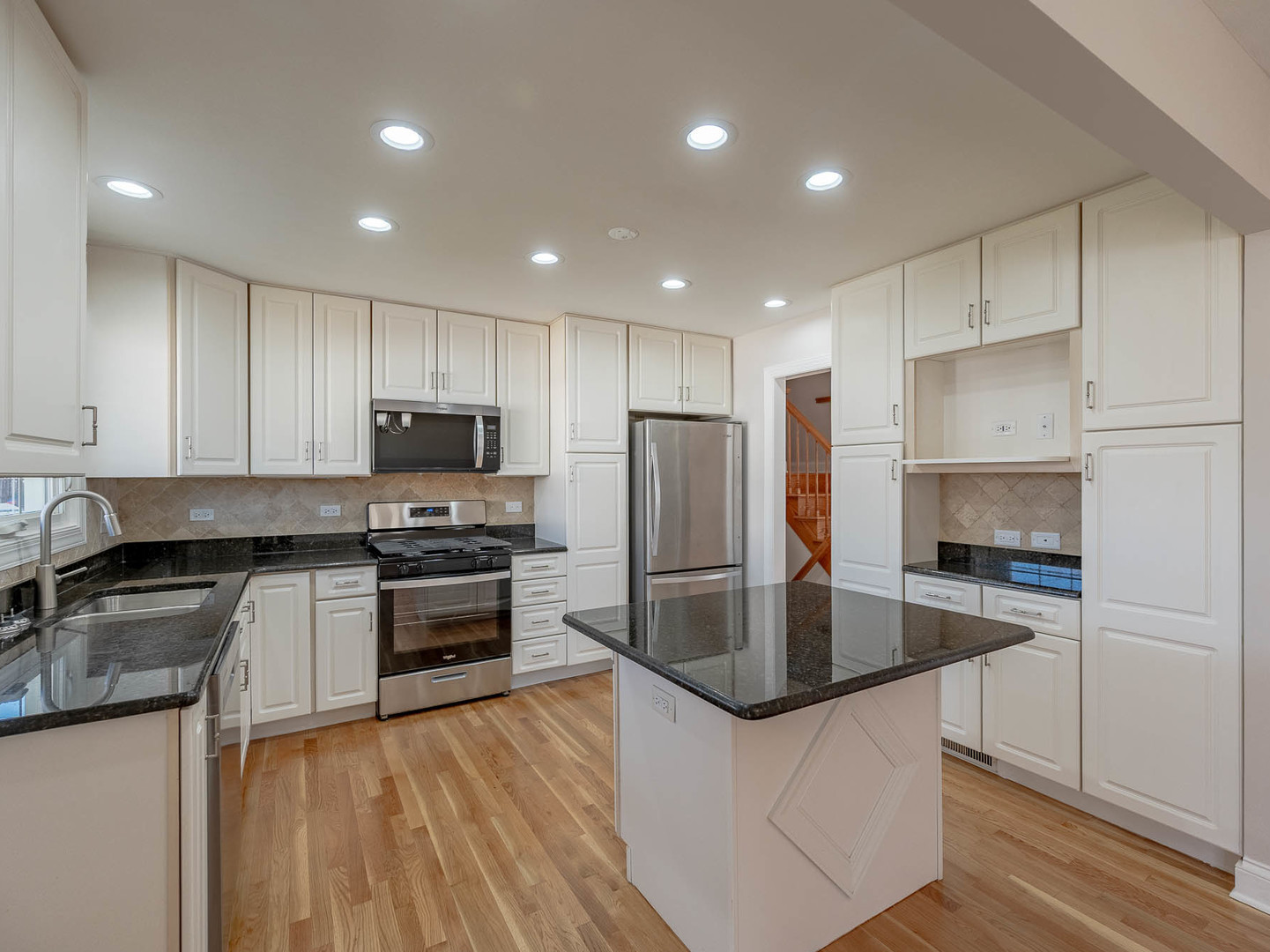 202 Country Club Drive Addison, IL 60101 - Photo 5 of 15