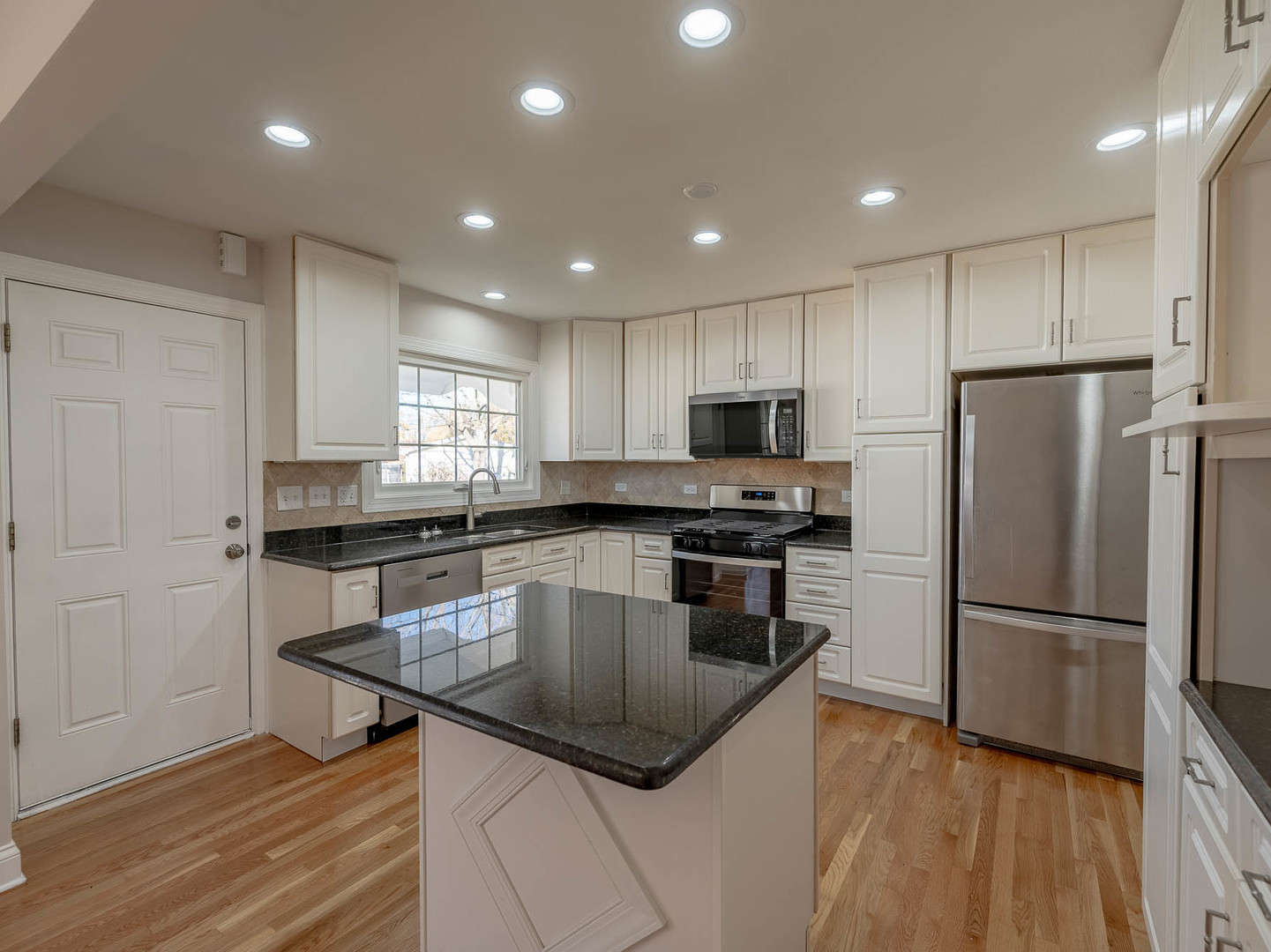 202 Country Club Drive Addison, IL 60101 - Photo 6 of 15