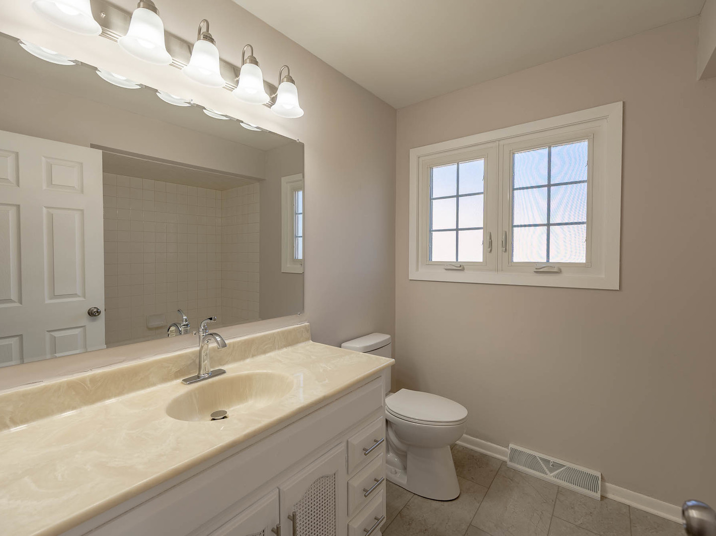 202 Country Club Drive Addison, IL 60101 - Photo 10 of 15