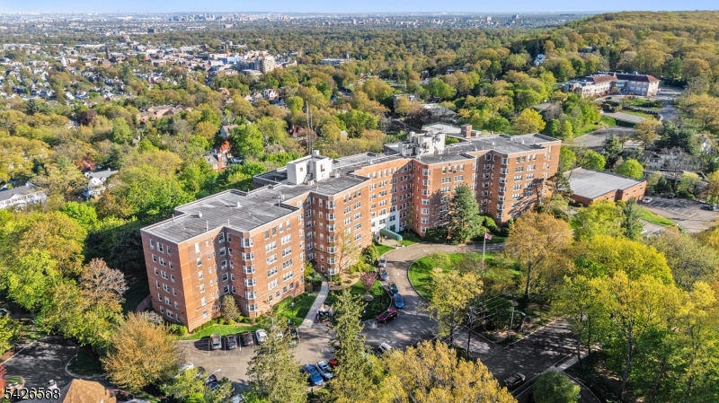 10 Crestmont Road, Unit 3L Montclair, NJ 07042 - Photo 39 of 41 an aerial view of multiple house