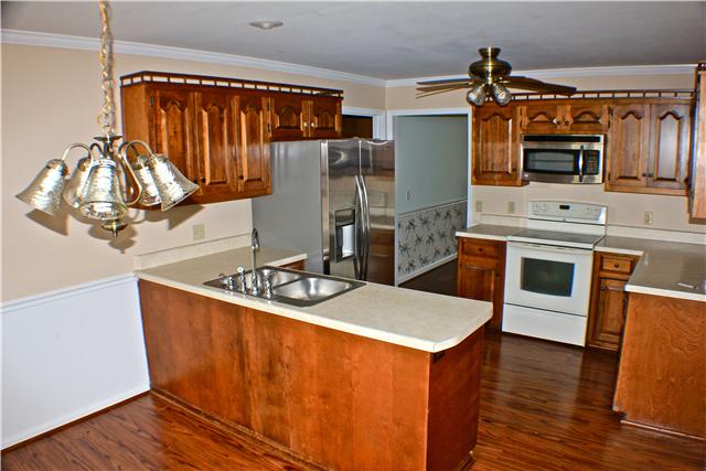 3978 New Chapel Road Springfield, TN 37172 - Photo 8 of 15 Kitchen