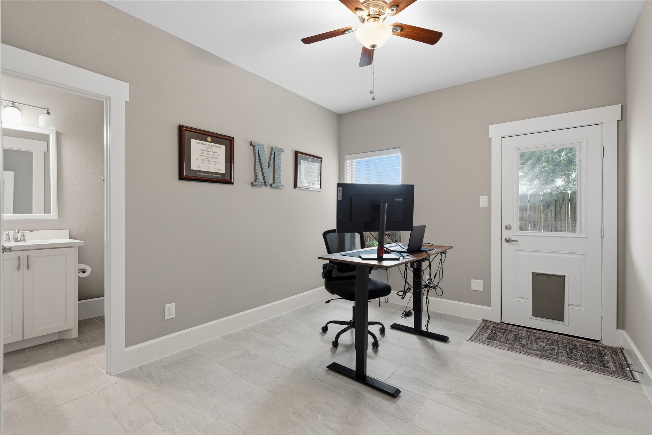 2604 Bevis Street, Unit D Houston, TX 77008 - Photo 4 of 32