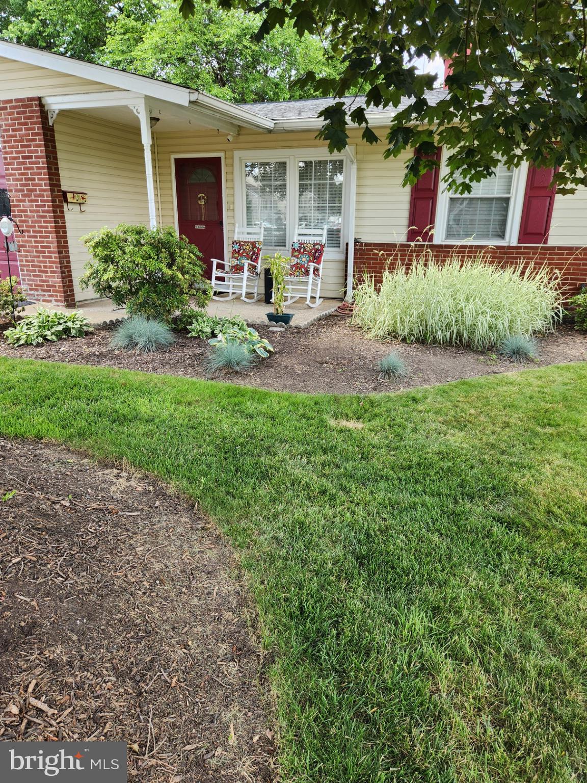 1403 Pinewood Drive Frederick, MD 21701 - Photo 4 of 55 Cute Front porch