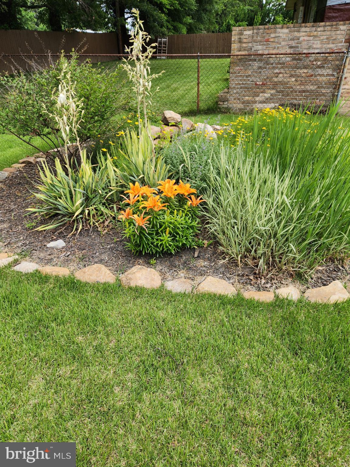 1403 Pinewood Drive Frederick, MD 21701 - Photo 5 of 55 Backyard Landscaping