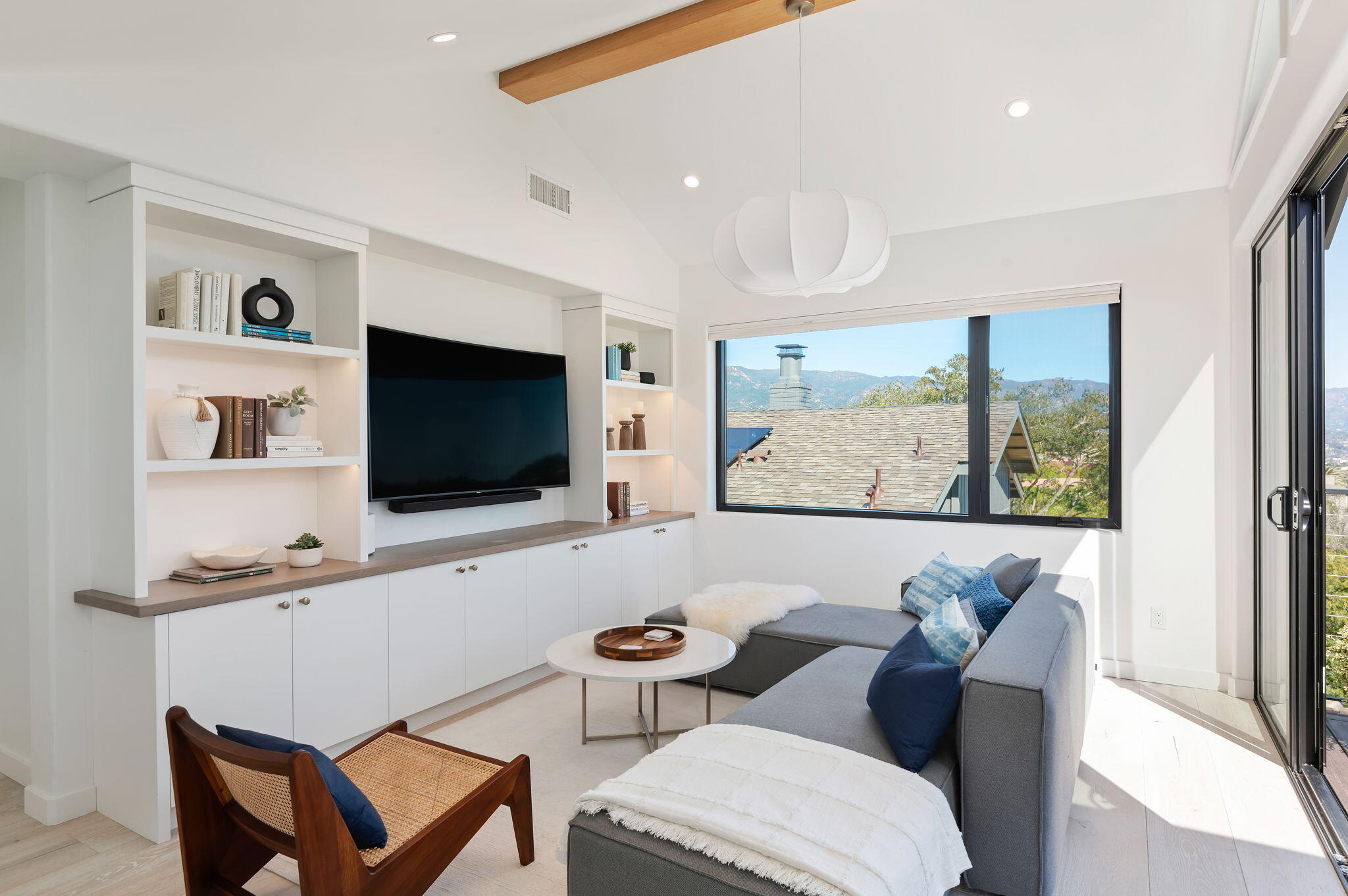 1415 La Cima Road, Unit B Santa Barbara, CA 93101 - Photo 8 of 22 4-web-or-mls-04 - Living Room
