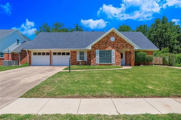 $2,300 | 1554 Westbury Drive, Shreveport, LA 71105