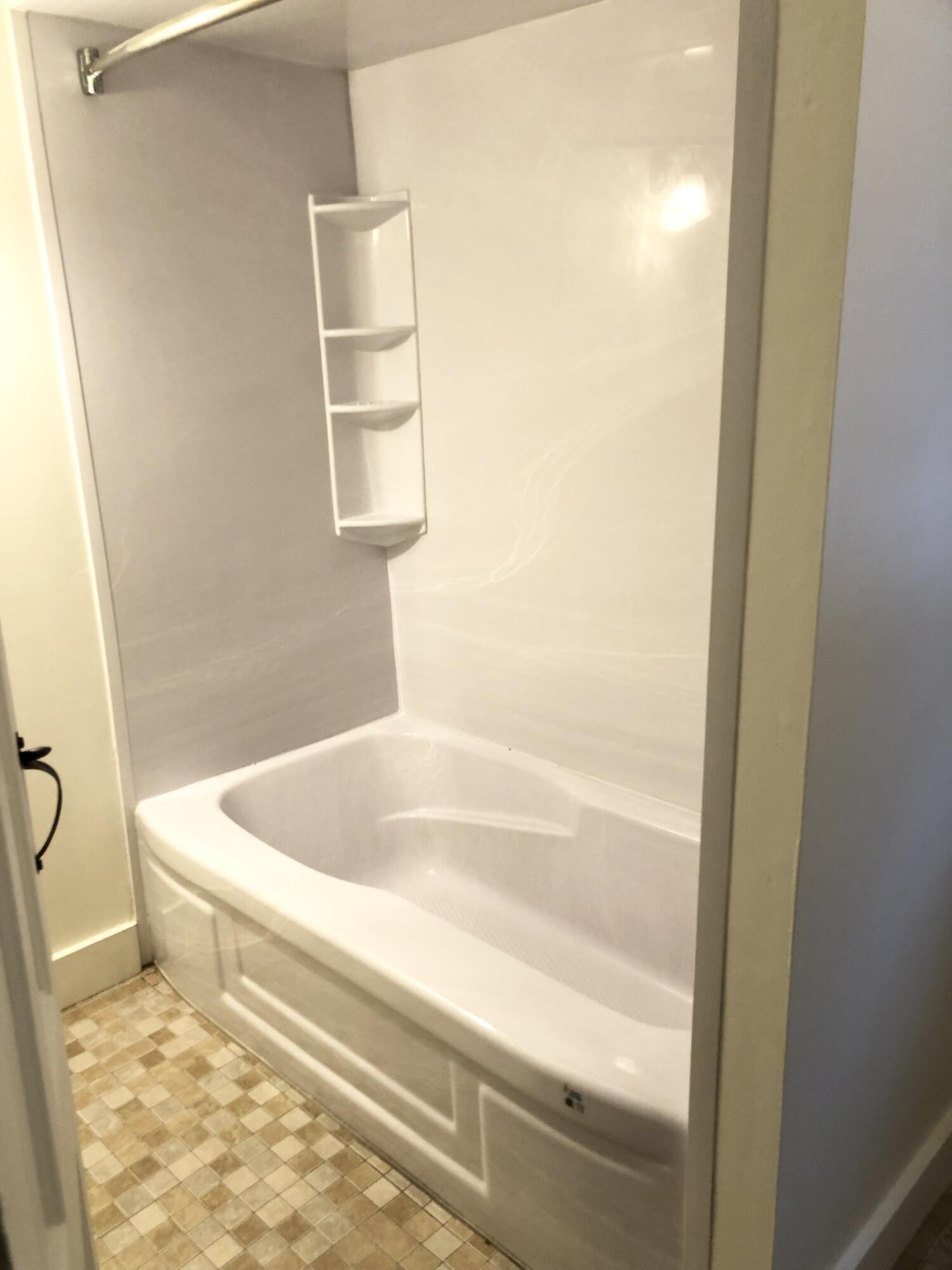 257 River Road Arundel, ME 04046 - Photo 14 of 23 Bathtub