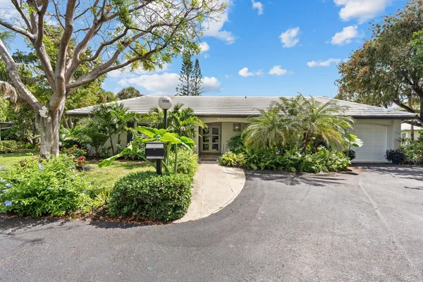 $699,000 | 1114 West Cypress Drive, Unit V8, Pompano Beach, FL 33069
