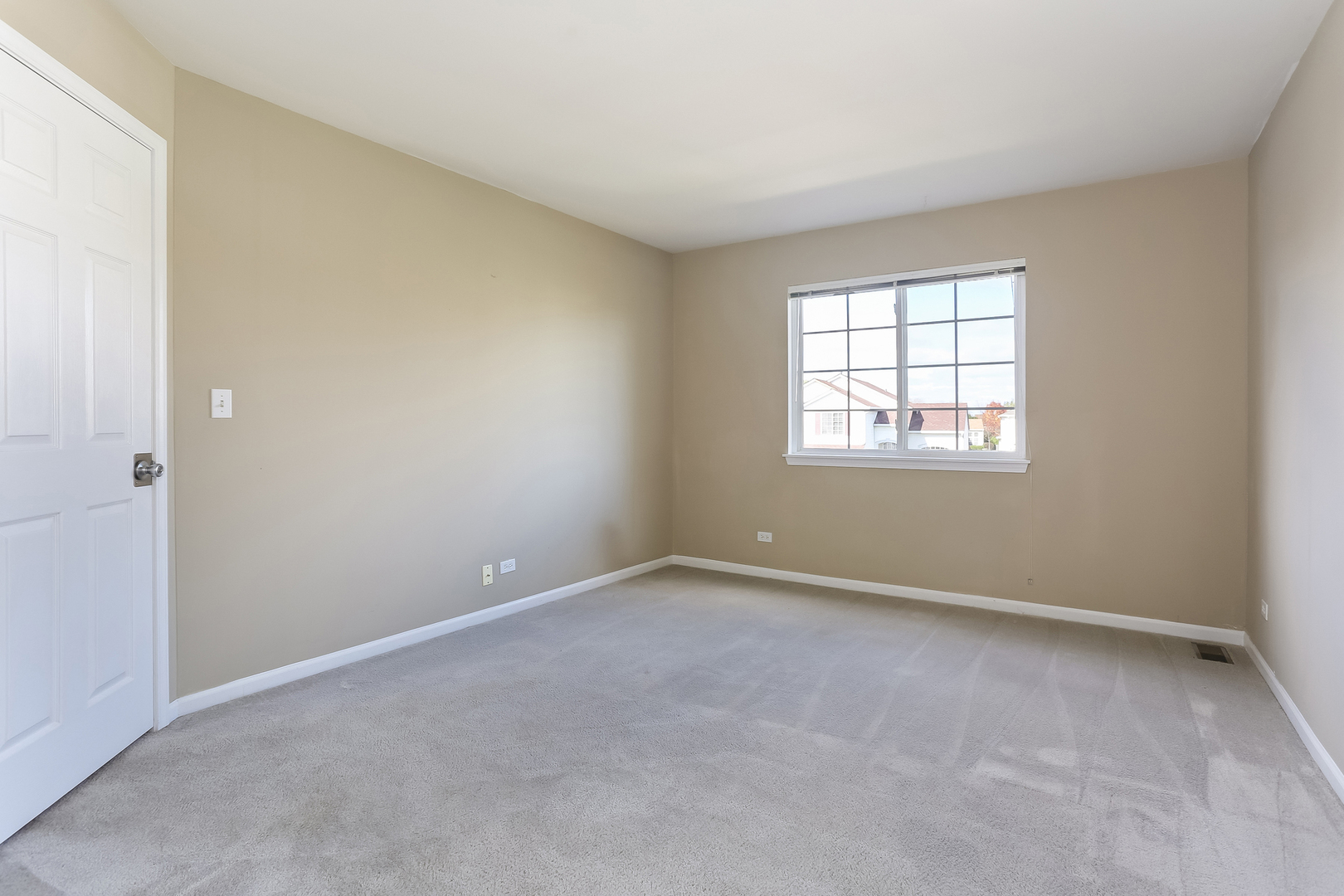5460 Sullivan Pass Lake In The Hills, IL 60156 - Photo 34 of 51 an empty room with windows