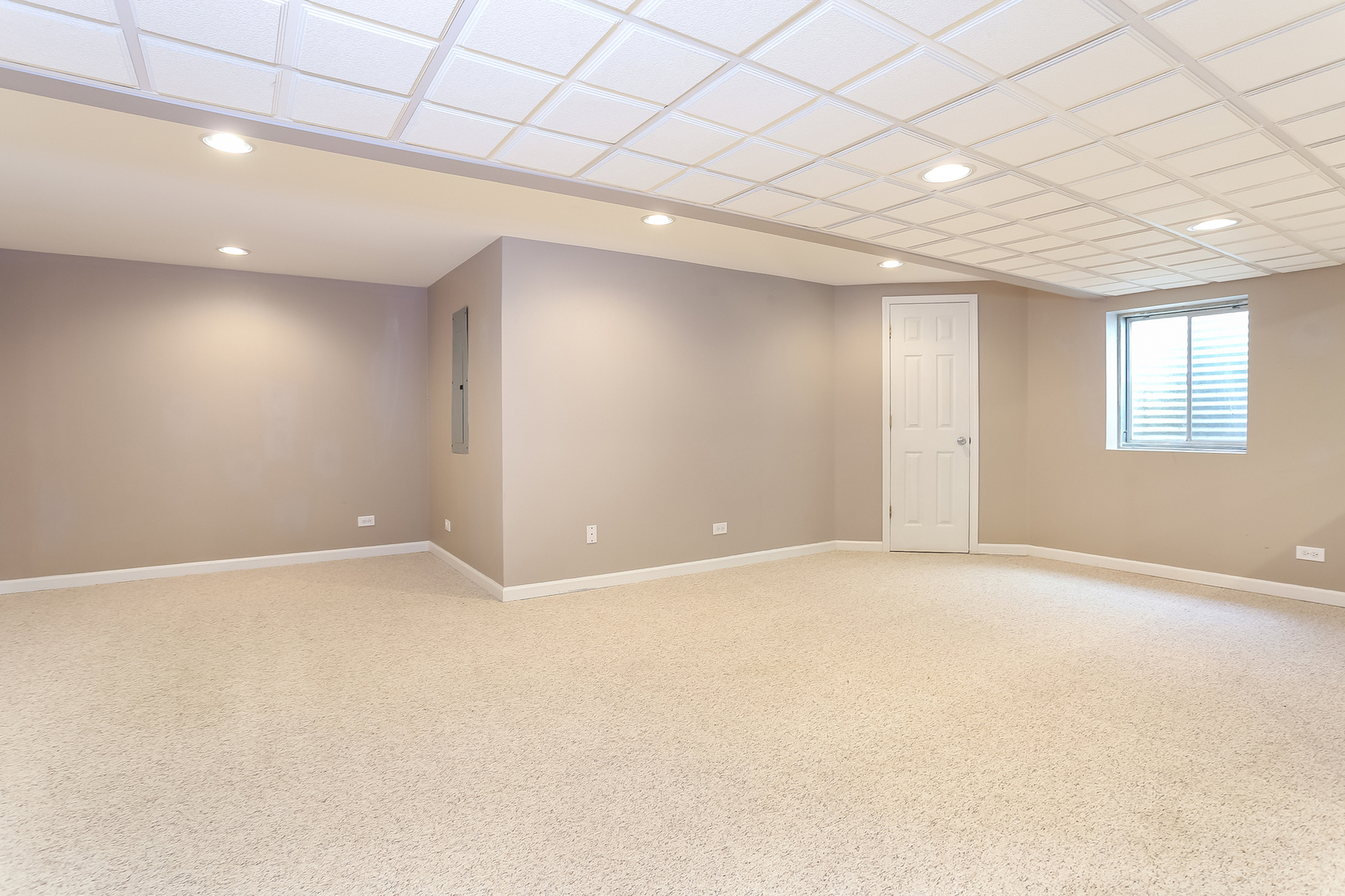 5460 Sullivan Pass Lake In The Hills, IL 60156 - Photo 40 of 51 an empty room with windows