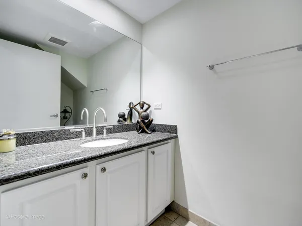 $6,250 | 24 North May Street, Unit 333, Chicago, IL 60607