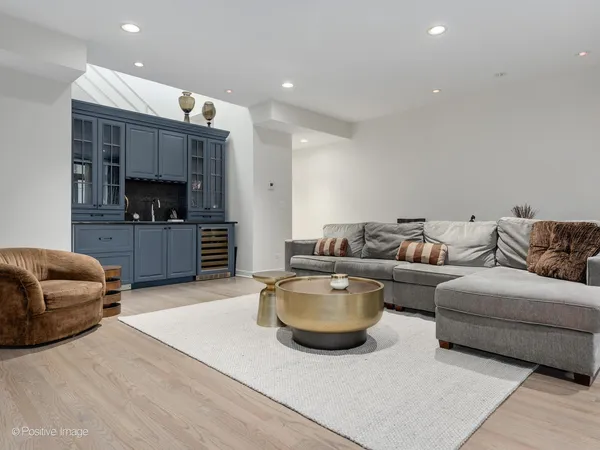 $6,250 | 24 North May Street, Unit 333, Chicago, IL 60607