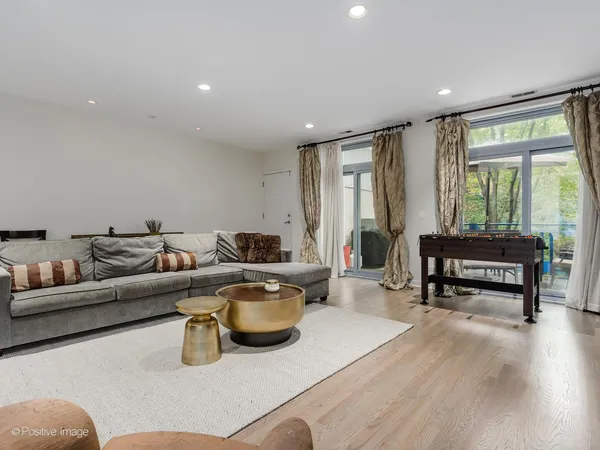 $6,250 | 24 North May Street, Unit 333, Chicago, IL 60607