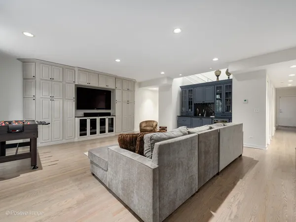 $6,250 | 24 North May Street, Unit 333, Chicago, IL 60607