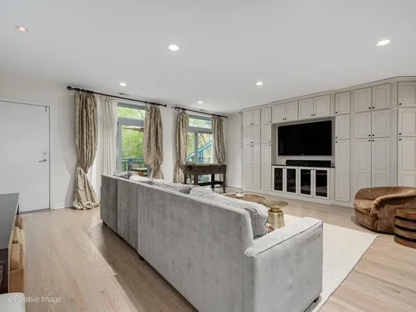 $6,250 | 24 North May Street, Unit 333, Chicago, IL 60607