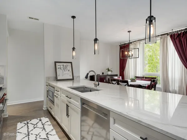 $6,250 | 24 North May Street, Unit 333, Chicago, IL 60607