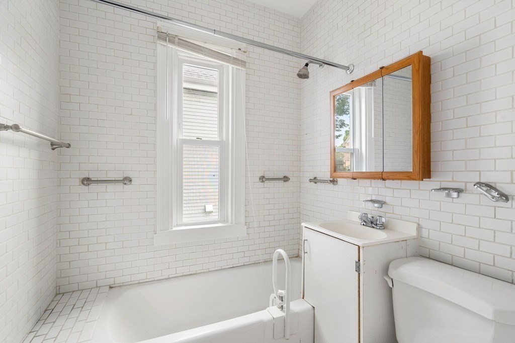 39 Selden Street Boston, MA 02124 - Photo 20 of 29