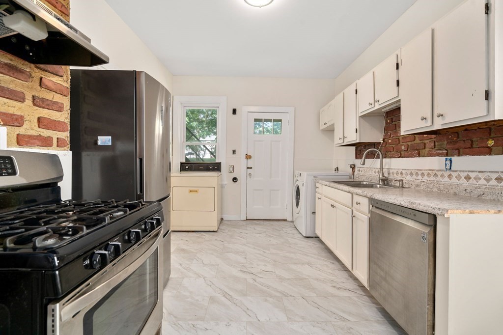 39 Selden Street Boston, MA 02124 - Photo 3 of 29