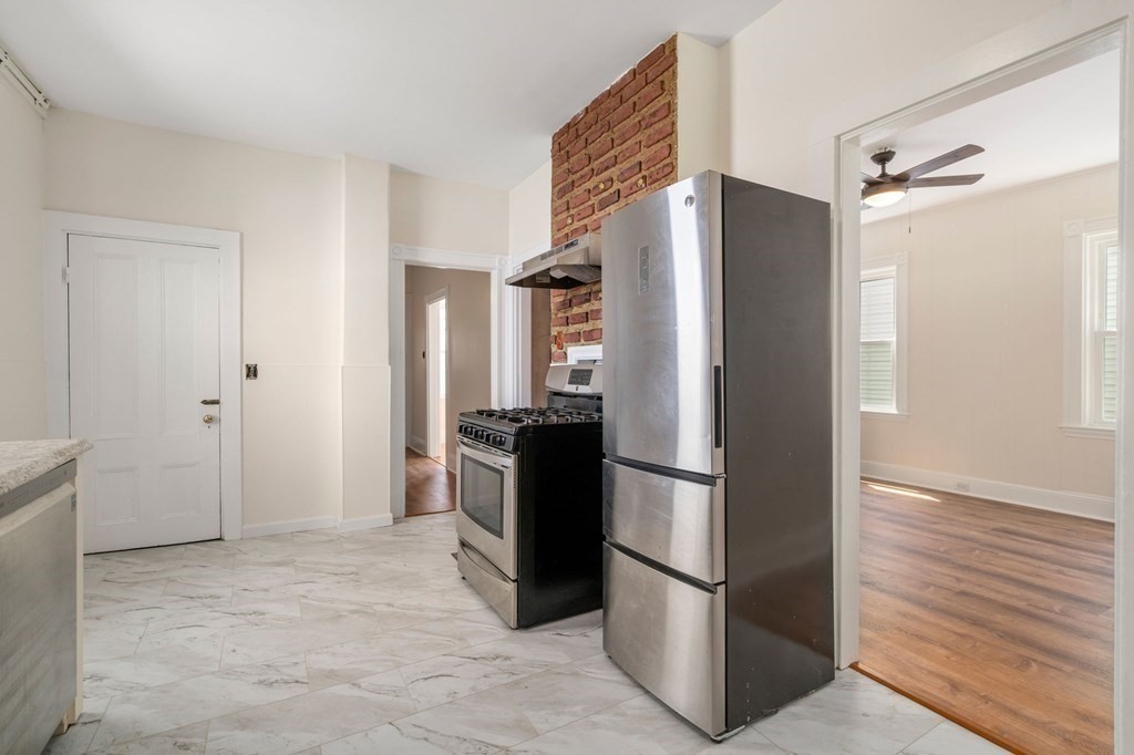 39 Selden Street Boston, MA 02124 - Photo 5 of 29