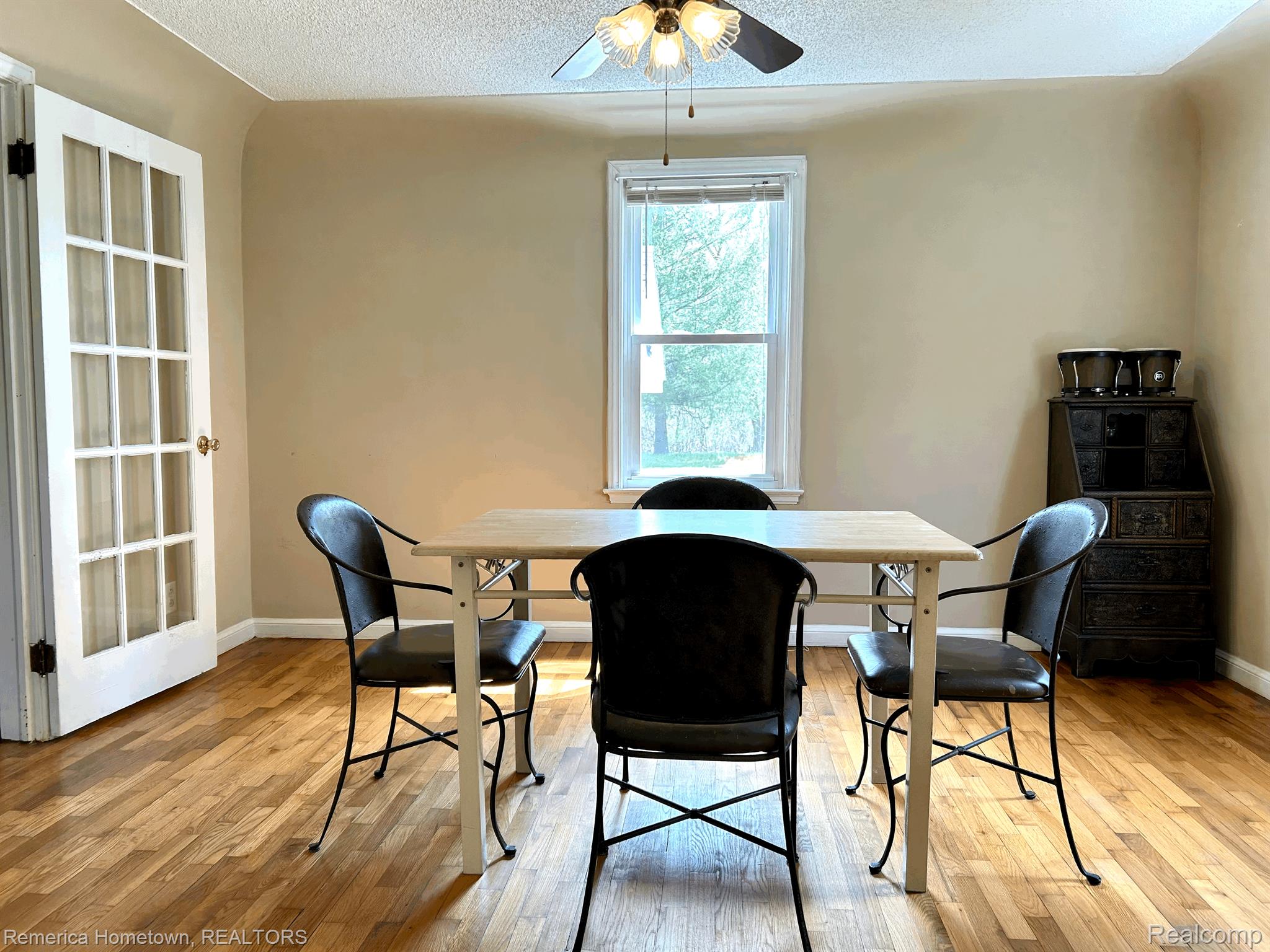 11093 White Lake Road Fenton, MI 48430 - Photo 8 of 37 Dining room that opens to the LR and kitchen...