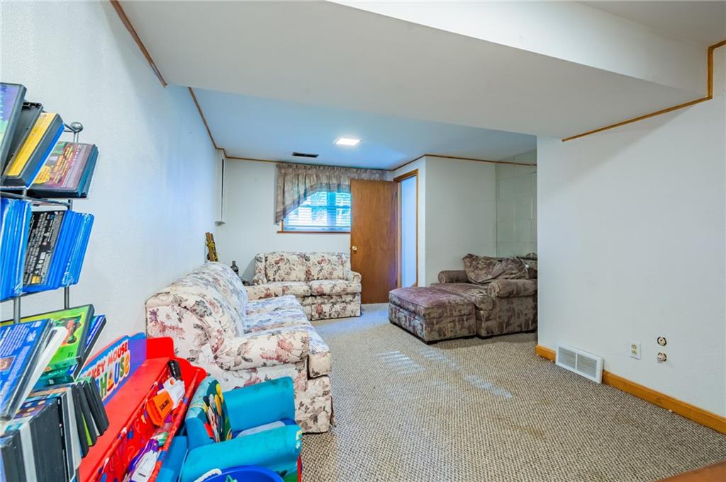 239 Hazel Road Pittsburgh, PA 15235 - Photo 13 of 23 Gallery Image 13