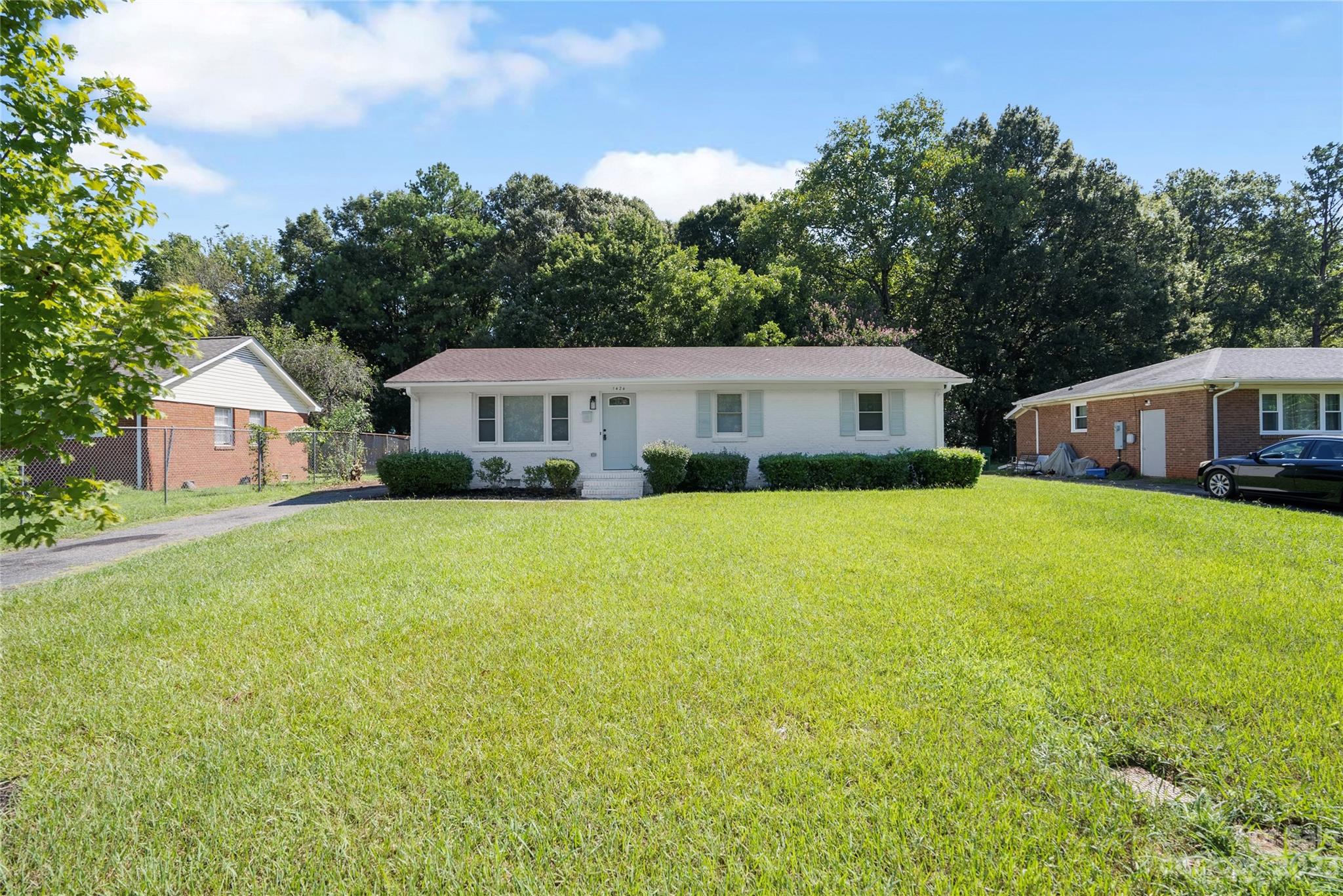 1424 Echo Glen Road Charlotte, NC 28213 - Photo 2 of 26 a view of house with a yard