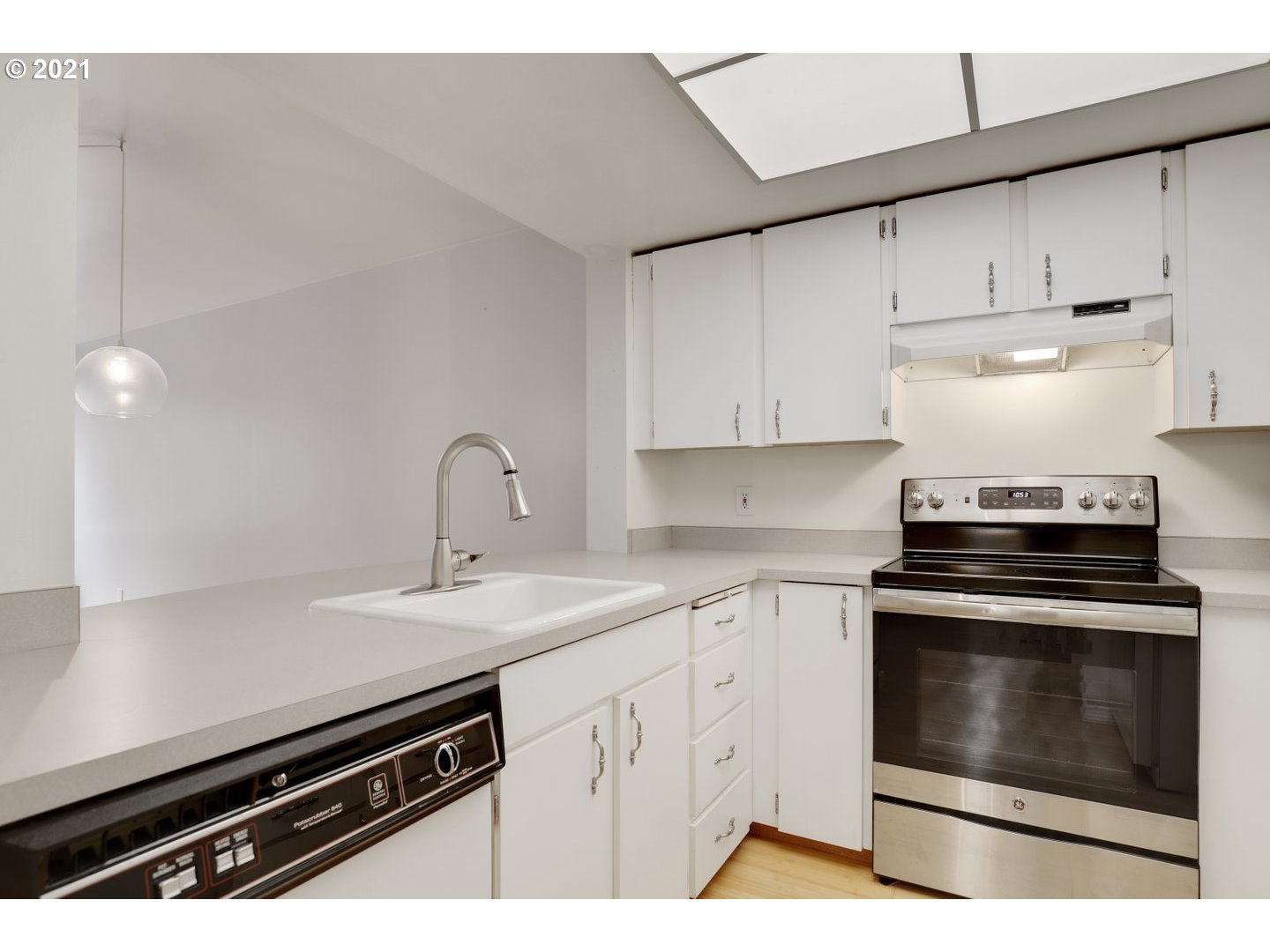 6685 West Burnside Road, Unit 312 Portland, OR 97225 - Photo 8 of 23 Gallery Image 8