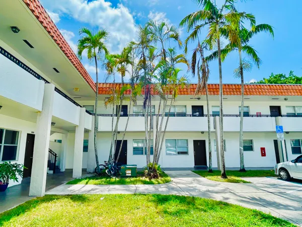 $185,000 | 400 Northwest 65th Avenue, Unit 114, Margate, FL 33063