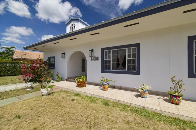 a view of a entryway front of house