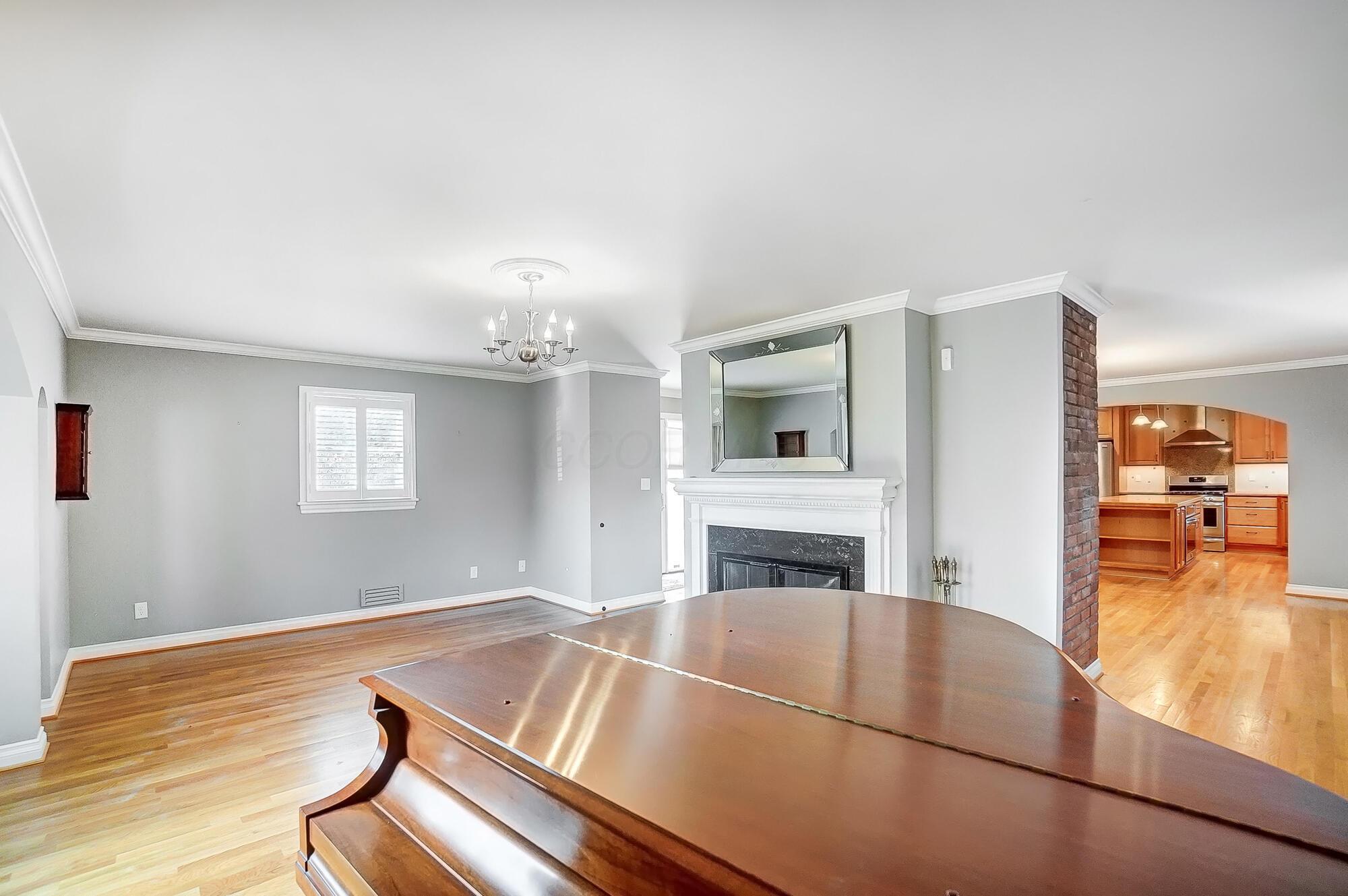 2709 Berwyn Road Columbus, OH 43221 - Photo 11 of 67 011