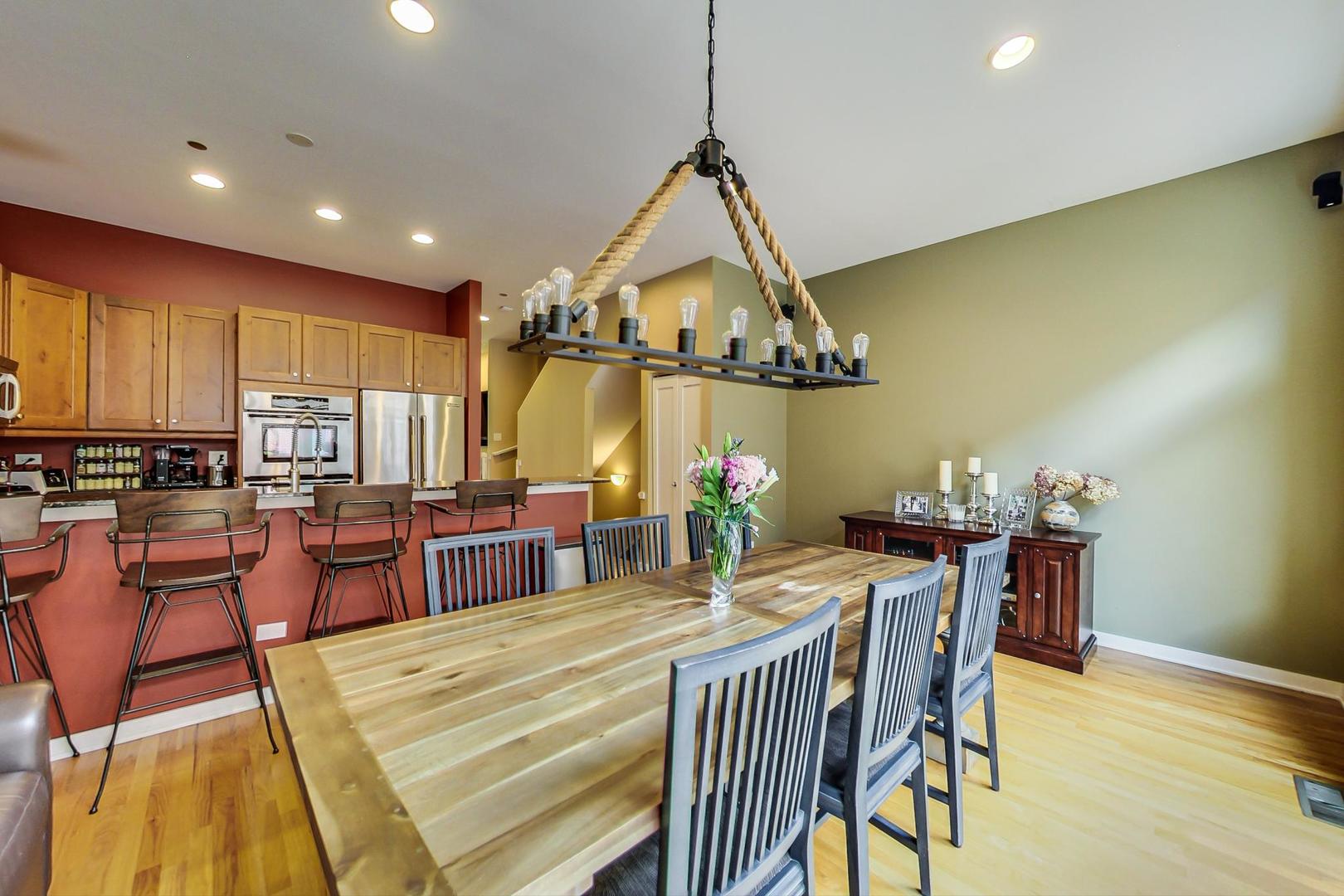 1723 West Surf Street Chicago, IL 60657 - Photo 11 of 37